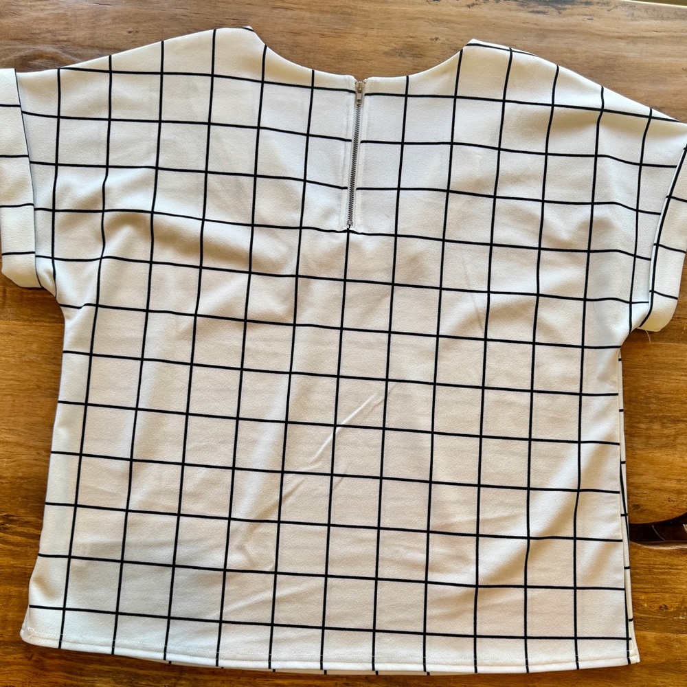 White Grid Pattern Top - Picture 2 of 3